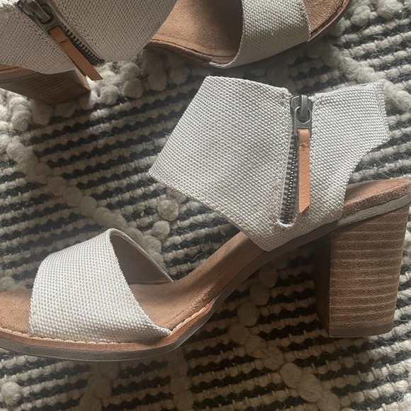 TOMS Women’s Ivory Canvas Open Toe Heels Size 7 - Picture 3 of 9